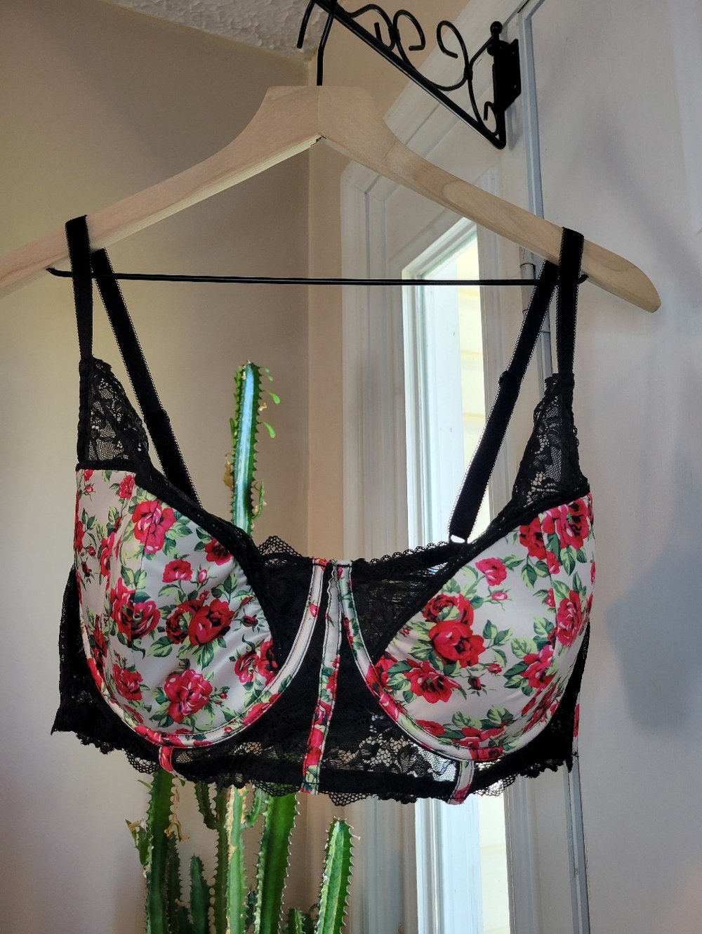 Adore Me Svana Contour Plus Floral Lacey Black/Red Wired Bra, Size 42DD